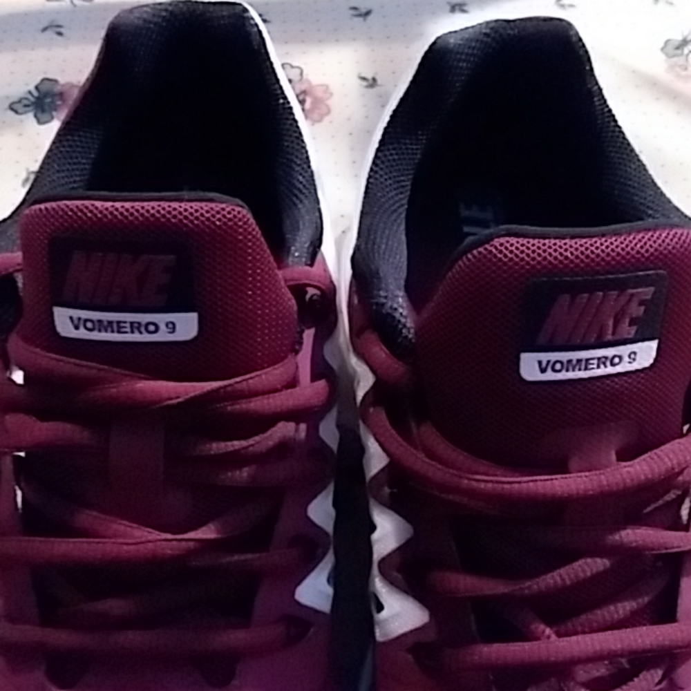 NIKE VOMERO 9.  NWOT - Picture 7 of 8